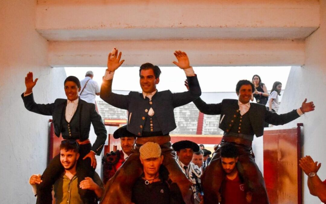 Tarde Triunfal en Belmez: Lea Vicens, Andrés Romero y Sebastián Fernández a Hombros
