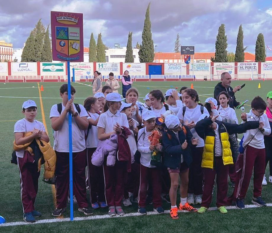  X Olimpiada Escolar en Hinojosa del Duque: Un día de deporte, igualdad y diversión en el Estadio Municipal de Fútbol