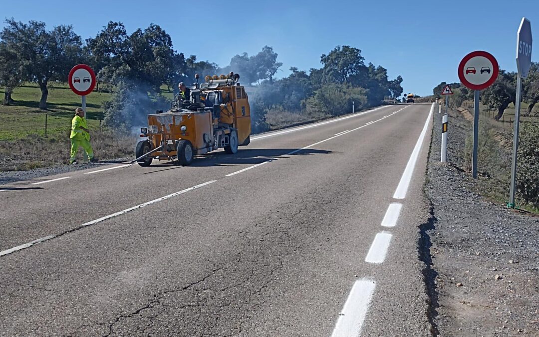 La Junta impulsa la seguridad vial y la conectividad intercomarcal en Córdoba con un ambicioso plan de repintado de señalización en carreteras clave