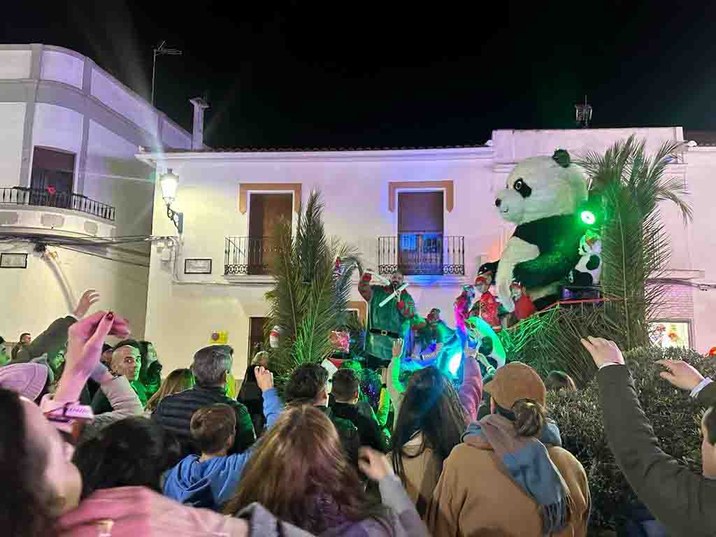 Toni Molina gana la cesta navideña en Fuente Obejuna durante la visita de los Reyes Magos