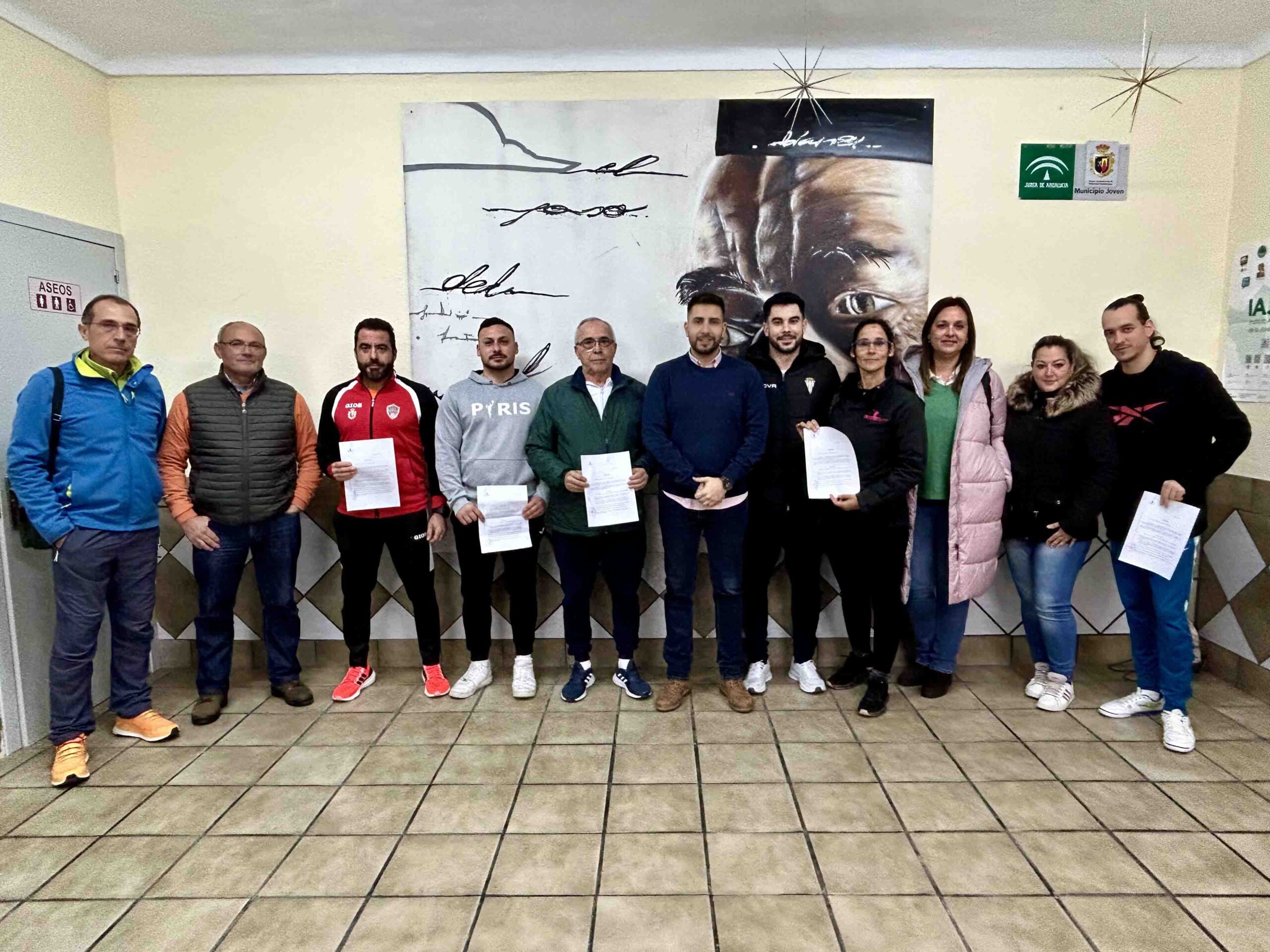 Peñarroya-Pueblonuevo impulsa el deporte local con la firma de convenios con seis clubes para potenciar la actividad deportiva