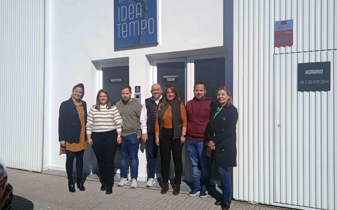 La Alcaldesa de Fuente Obejuna, Silvia Mellado, acompañada de Luisa María Rodríguez, Primera Teniente de Alcaldesa, visitaron la empresa melariense IDEA TEMPO S.L.