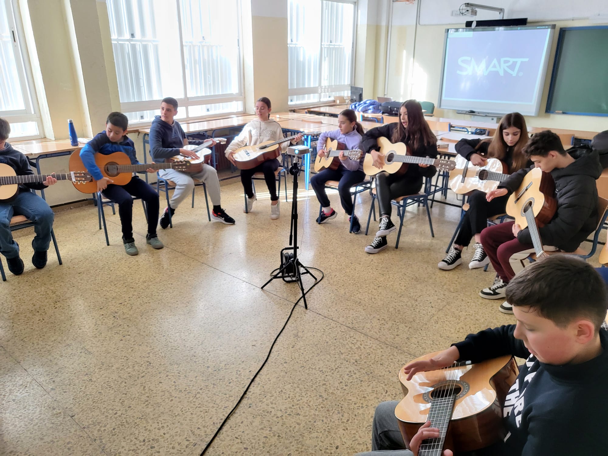 Revolución Musical en el IES Florencio Pintado: Proyecto 0 Enciende la Pasión por la Guitarra
