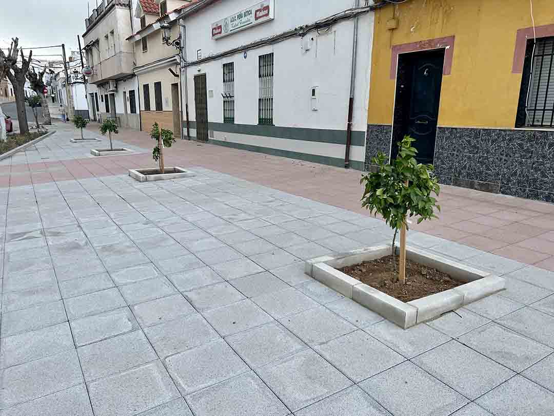 Renovación urbana en Peñarroya-Pueblonuevo: creación de espacios verdes y peatonales tras obras de reordenación