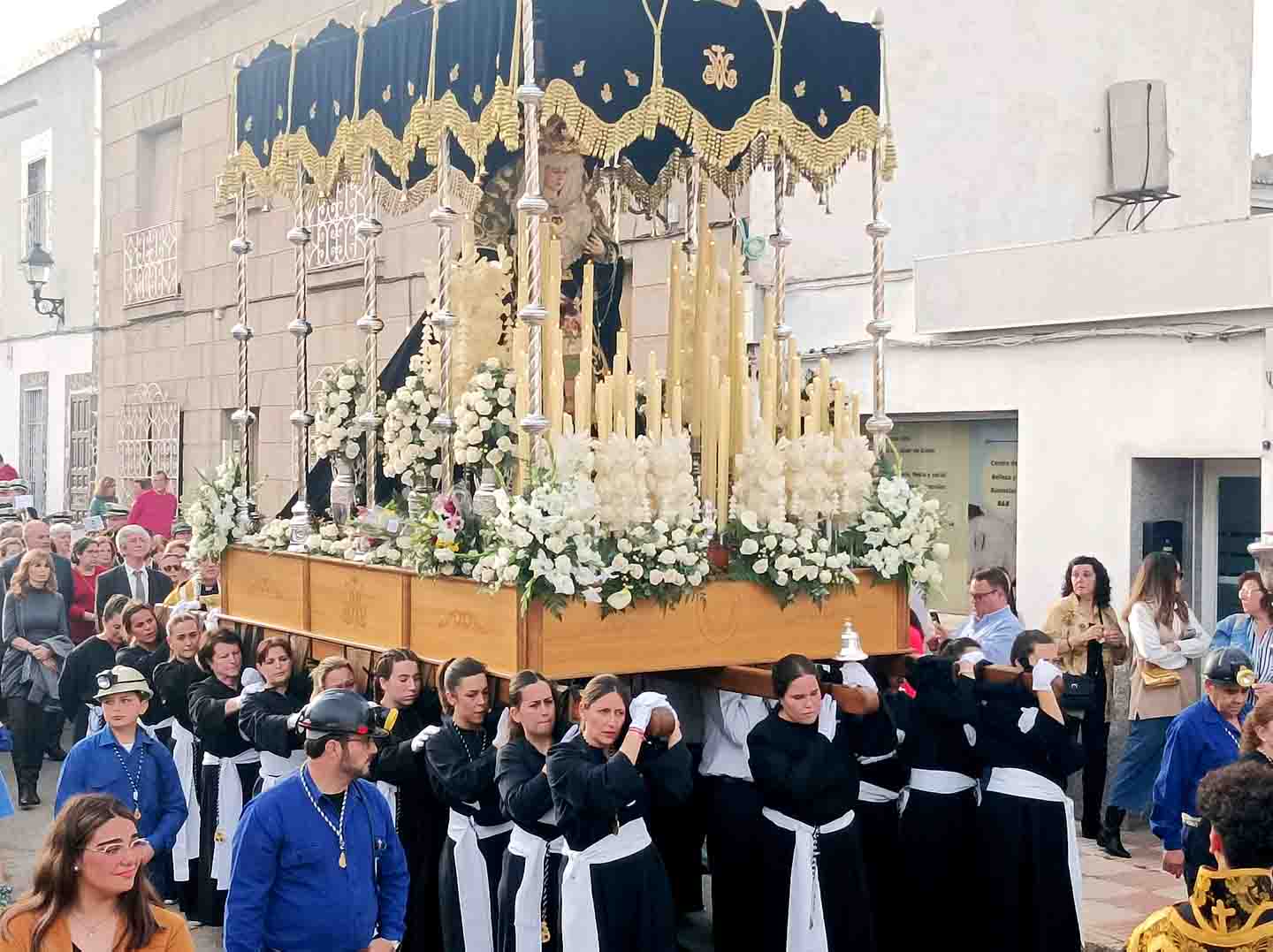 Peñarroya-Pueblonuevo inaugura la Semana Santa con la solemne procesión de la Virgen de los Dolores en su primer desfile procesional