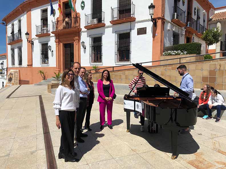 Fuente Obejuna deleitó a sus habitantes con el evento «Pianos en la calle» de la Fundación Ricardo Delgado Vizcaino