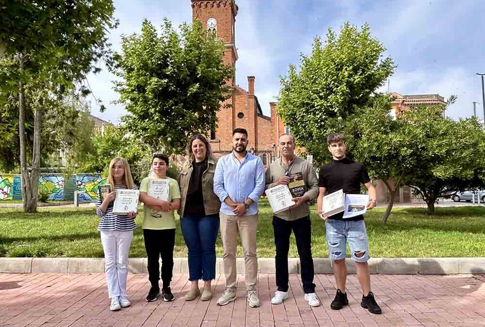 María Fernández y Manuel Esquinas, ganadores del II Concurso de Microrrelatos Ciudad de Peñarroya-Pueblonuevo