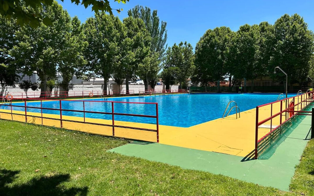 La apertura de la piscina municipal de Peñarroya-Pueblonuevo marca el inicio de la temporada de verano