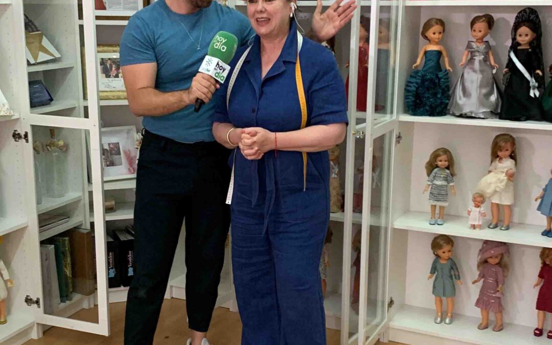 La modista que conquista la televisión con su colección de muñecas