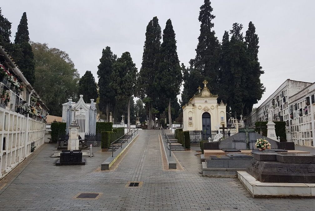 La gerencia de CECOSAM cierra los cementerios por la tarde al público