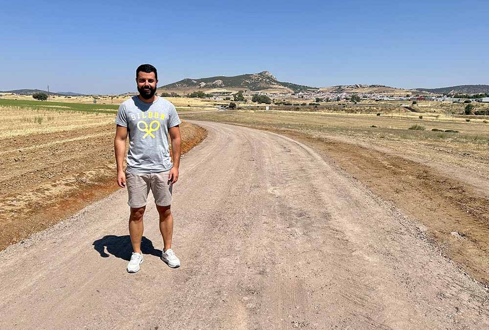 El camino Trocha de Peñarroya ve mejorado su firme y transitabilidad tras una actuación de reparación