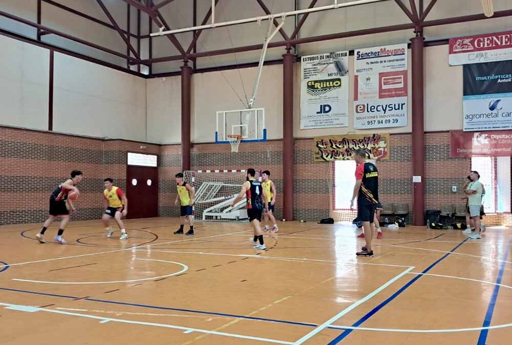 El torneo de baloncesto 3×3 congrega a cerca de sesenta participantes