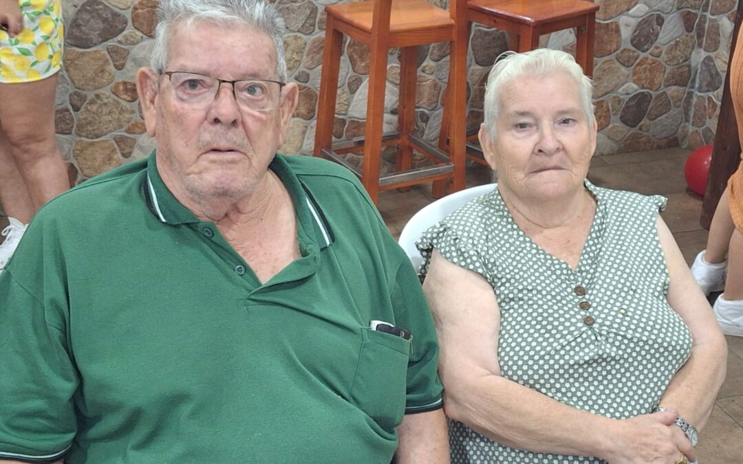 Fiesta sorpresa de la familia Ruiz Morales en homenaje a los fundadores de esta arraigada saga familiar