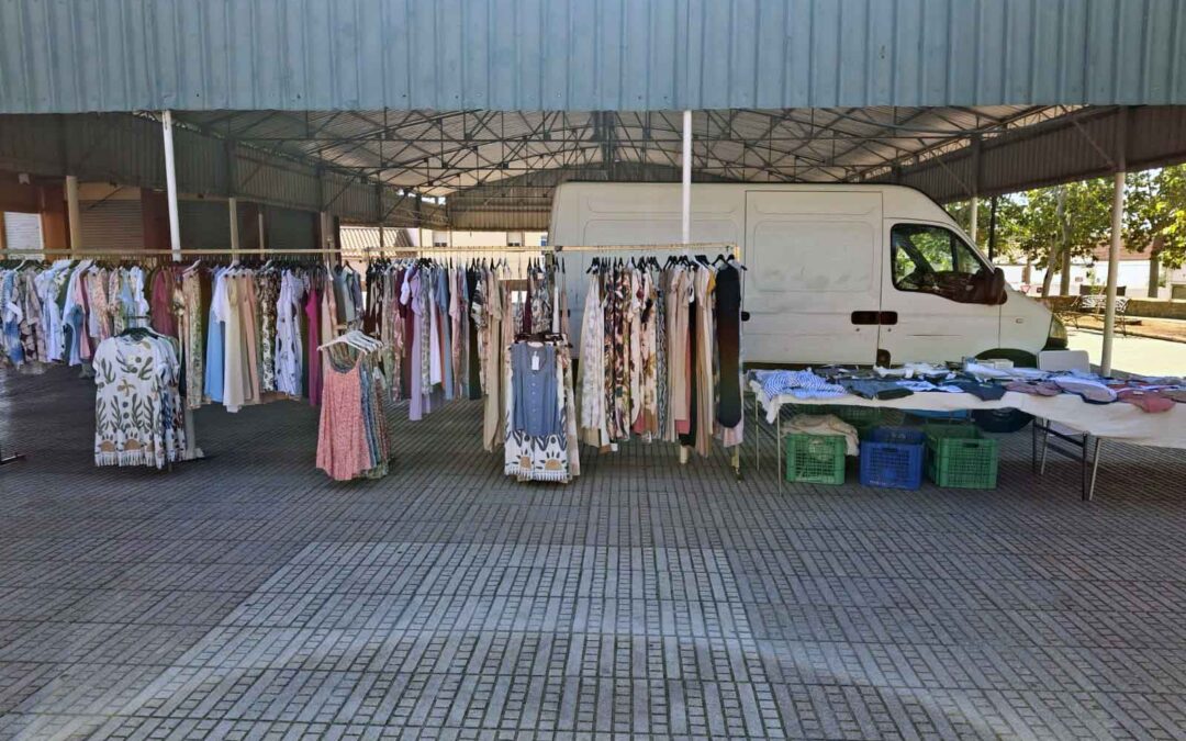 Los Últimos en resistirse al fin del mercadillo del distrito de Peñarroya