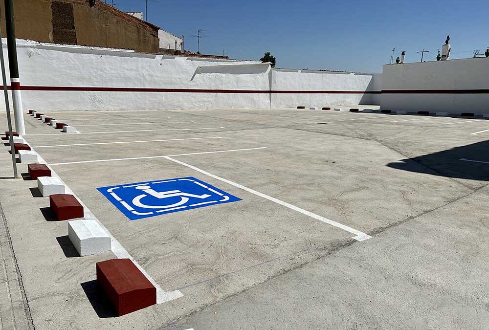 Peñarroya-Pueblonuevo amplía el estacionamiento público cerca de la Casa de la Cultura