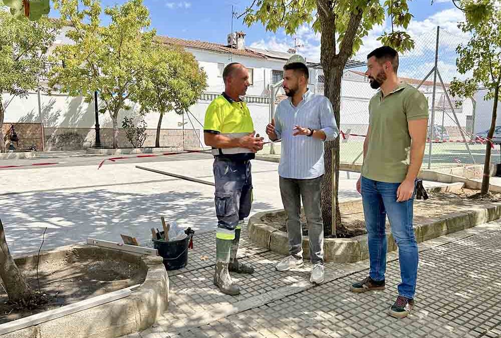 El parque infantil de la Plaza Antonio Gala mejorará su seguridad con suelo de caucho y vallado perimetral