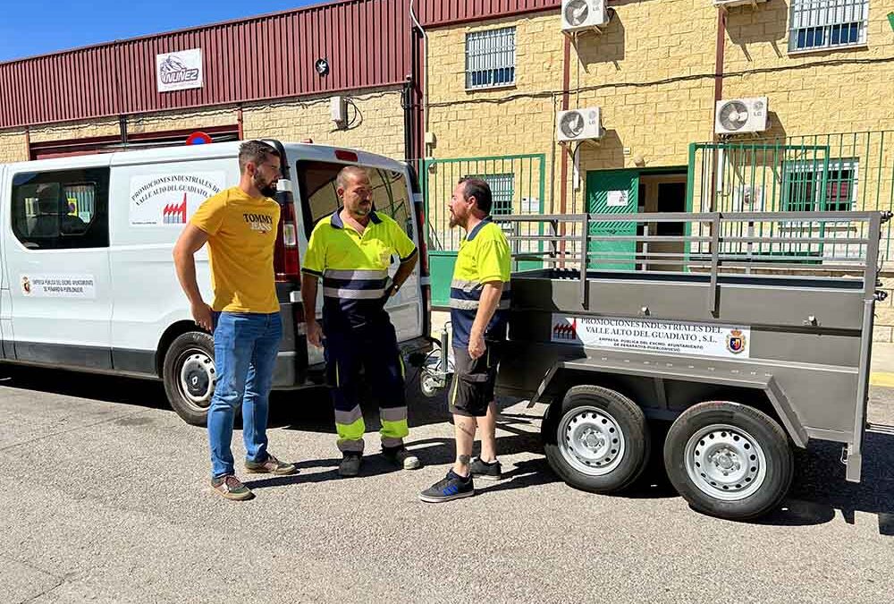 Promociones Industriales adquiere un remolque de carga por 2.500 euros para mejorar el transporte de material de obras