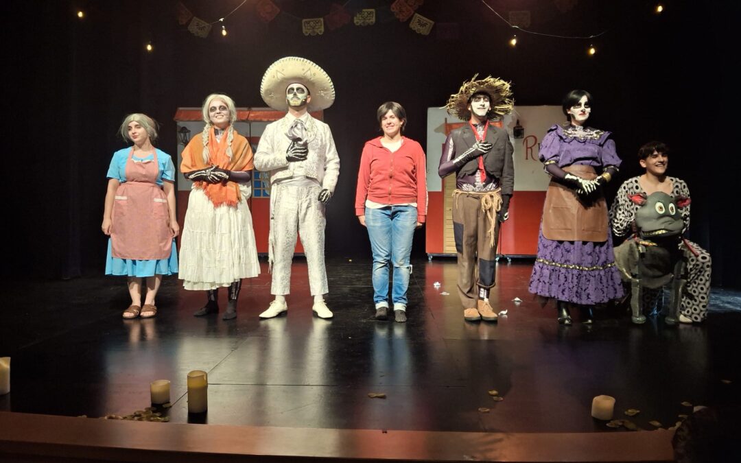 Gran éxito de la adaptación musical de Coco en Peñarroya-Pueblonuevo por La Barbarie Musical