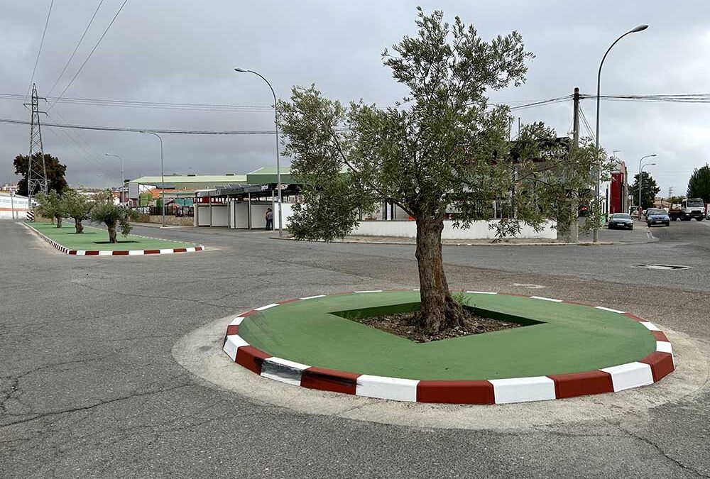 El Ayuntamiento revitaliza el polígono Los Pinos con mejoras estéticas y viales