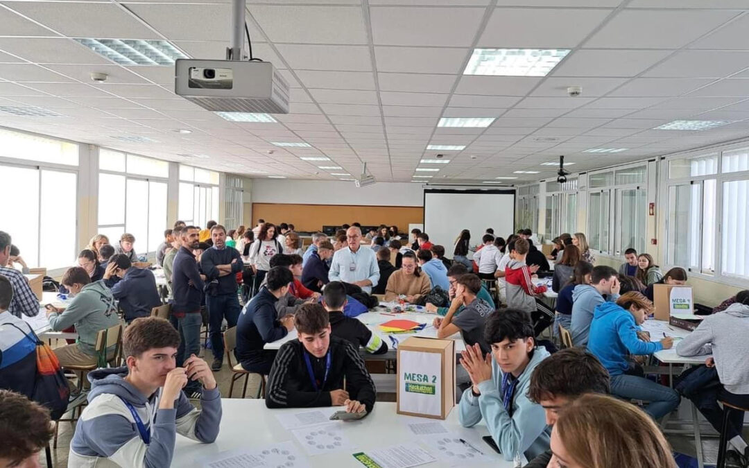 Más de un centenar de jóvenes desarrollan sus habilidades emprendedoras en el Hackathon de Andalucía Emprende en Belmez