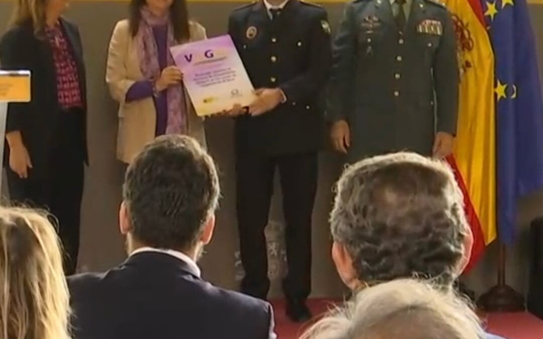 Fuente Obejuna recibe en la Subdelegación del Gobierno en Córdoba el distintivo Viogén