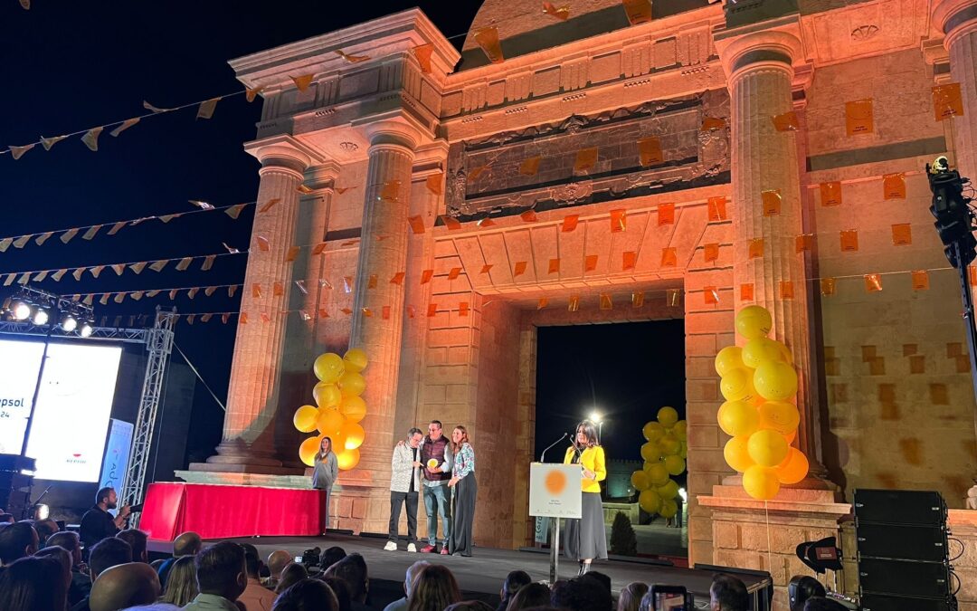 La Bodega de Peñarroya Pueblonuevo recibe el ‘Solete’ de la Guía Repsol, recogido por el veterano camarero Ricardo
