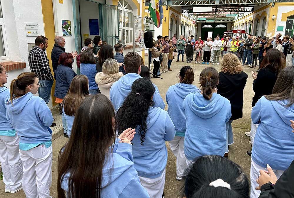 Peñarroya Pueblonuevo guarda un emotivo minuto de silencio en solidaridad con las víctimas del temporal en Albacete y la Comunidad Valenciana