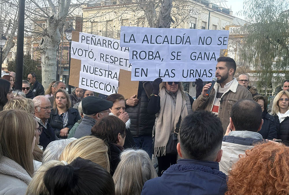 Peñarroya Pueblonuevo se levanta: 700 vecinos rechazan la moción de censura que consideran un ataque a la democracia