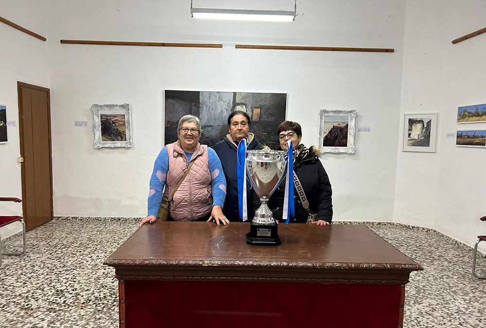 El pueblo de Belmez celebra el triunfo del equipo local: exposición de la Copa de Andalucía
