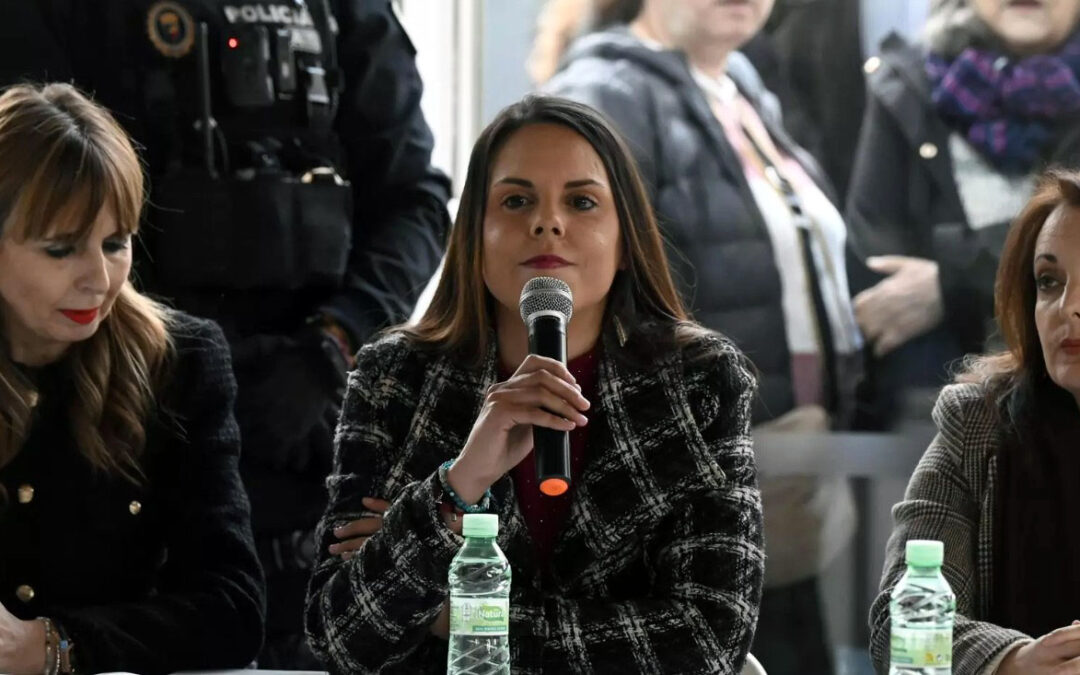 La confusión sobre la renuncia de la representante de VOX en Peñarroya y su decisión final de continuar en el gobierno
