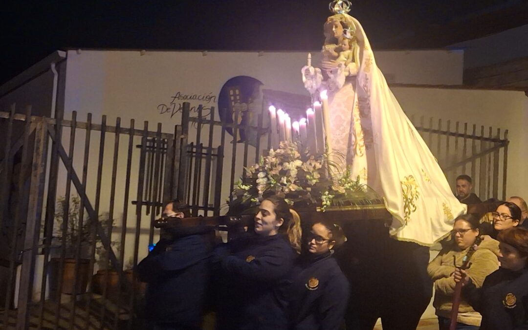 Procesión de  Ntra. Sra. de la Candelaria desde la parroquia San Miguel Arcángel en imágenes