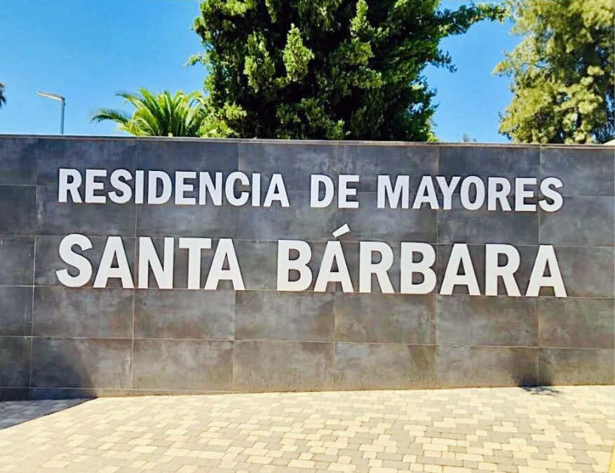 EL GESTO ALTRUISTA DE LA FAMILIA DE BIENVENIDA FERNÁNDEZ DÍAZ AL DONAR UN DESFIBRILADOR A LA FUNDACIÓN RESIDENCIA DE MAYORES SANTA BÀRBARA