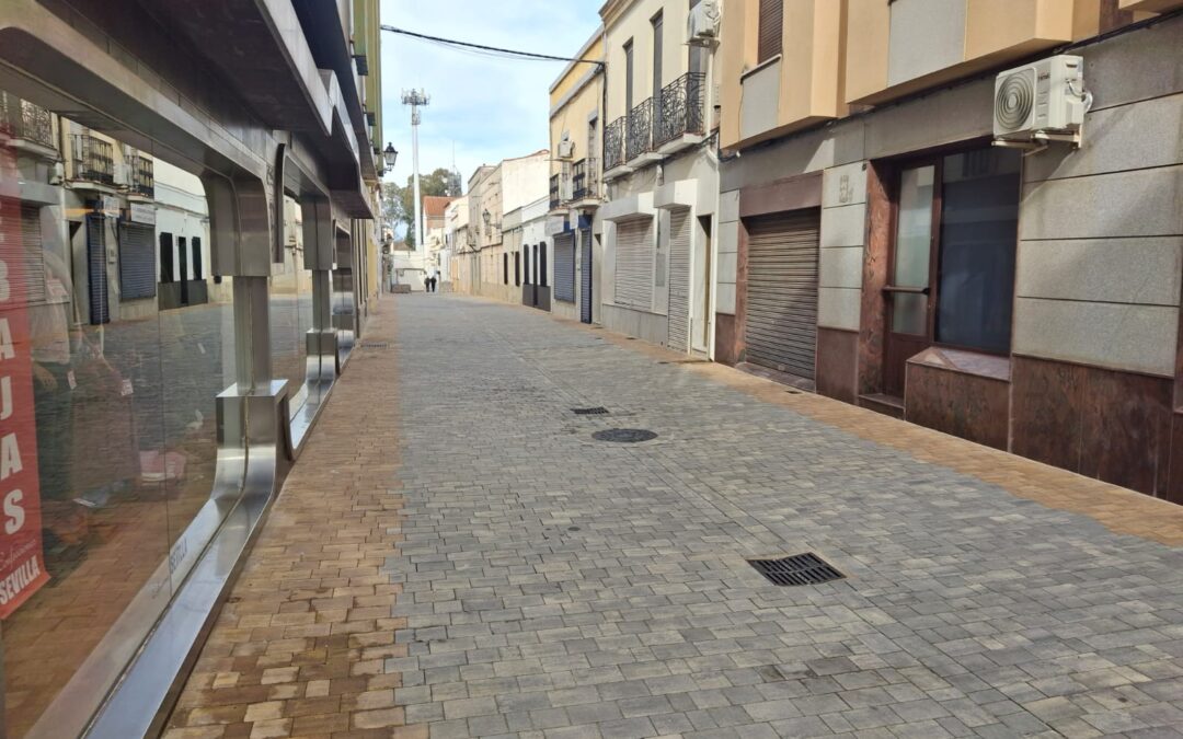 Vecinos de la calle Miguel Vigara y Adismor reclaman soluciones urgentes ante las obras y barreras arquitectónicas