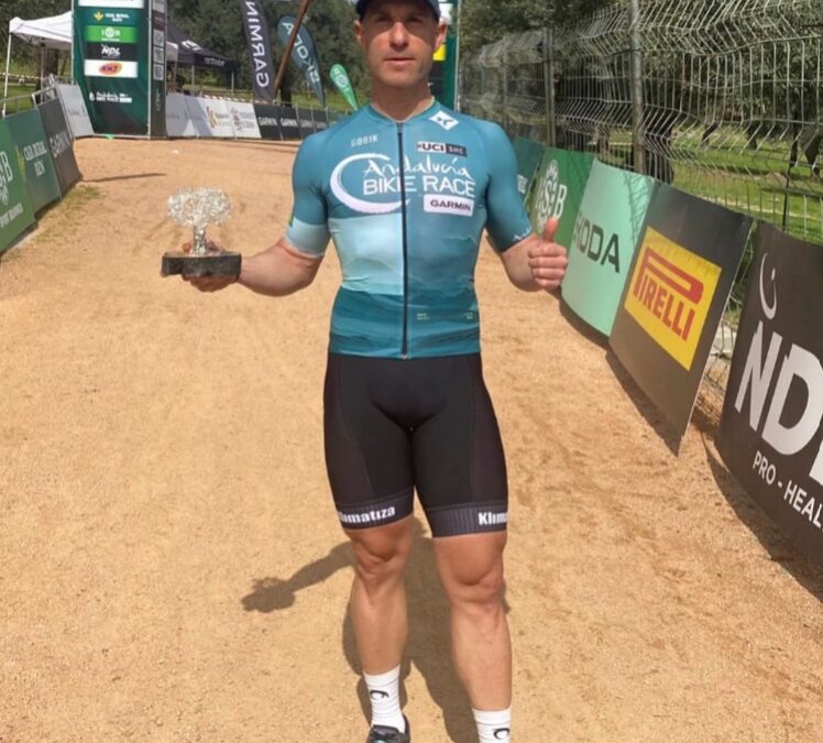 Javi Molina Lozano de Peñarroya-Pueblonuevo se corona campeón de la Andalucía Bike Race 2025 en modalidad Open Individual