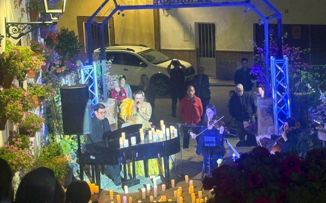 Belmez vivió dos jornadas mágicas entre música, velas y desfile de mantones y abanicos de bolillos
