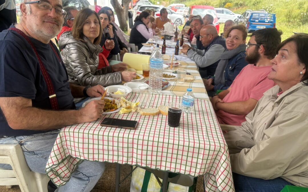 Comida anual de socios de la Hermandad de San Bernardino reúne a numerosos miembros en un ambiente festivo