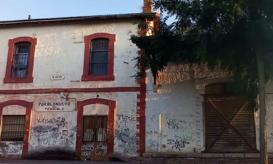 Del abandono al compromiso: la vieja estación de Pueblonuevo del Terrible cambia de manos