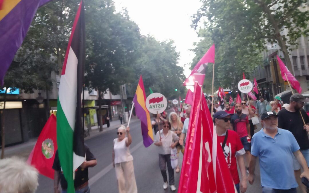 La manifestación en solidaridad con “Las Seis de La Suiza” recorre el centro de Córdoba