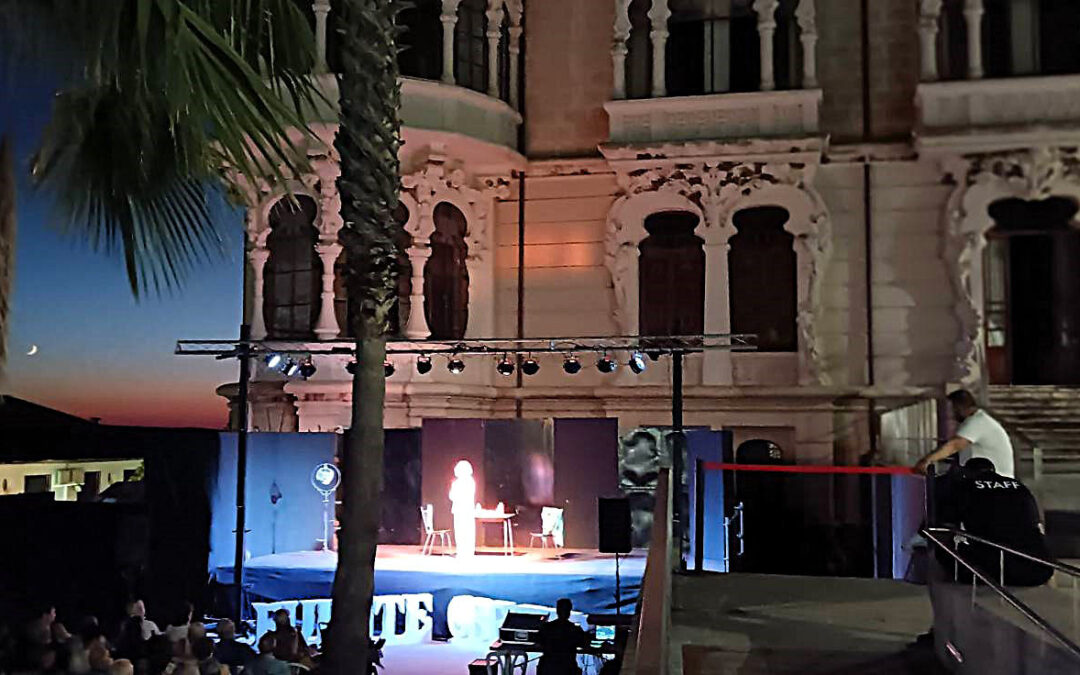 Maríazel Valderrábano, concejala de Cultura del Ayuntamiento de Fuente Obejuna, clausuró la noche del pasado sábado 26 de julio una nueva edición del Festival de Teatro “Fuenteovejuna”