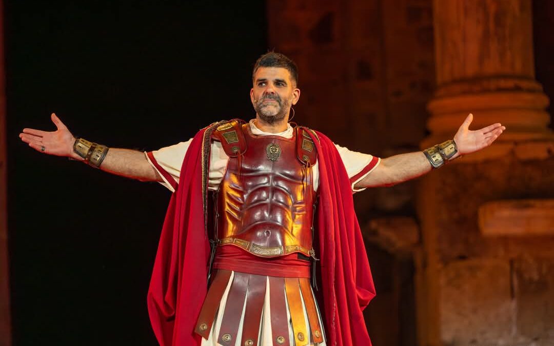 Peñarroya arropa en Mérida al actor Javier Lara