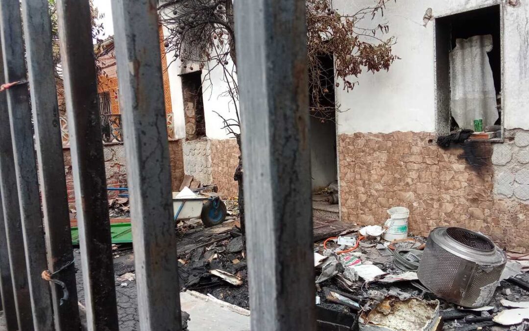 Vecinos denuncian el abandono de una vivienda en la calle San Miguel