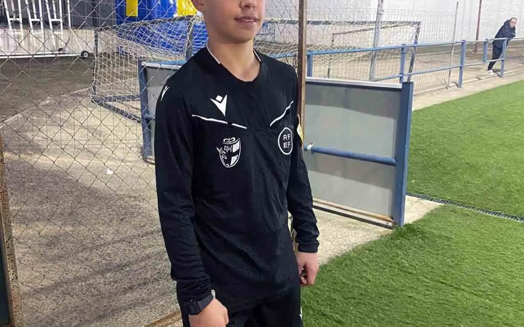 CARLOS GARCÍA ROMERO – EL JOVEN “TRENCILLA” QUE ASPIRA A LO MÁS ALTO EN EL MUNDO DEL ARBITRAJE