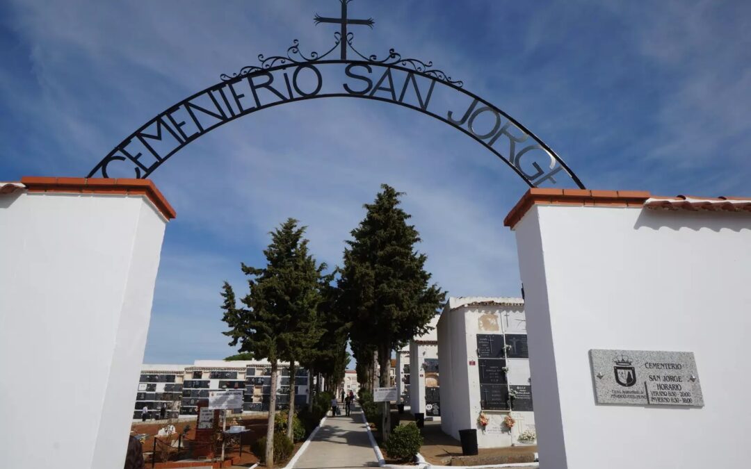 Cementerios en el abandono: robos, suciedad y desidia en Peñarroya-Pueblonuevo