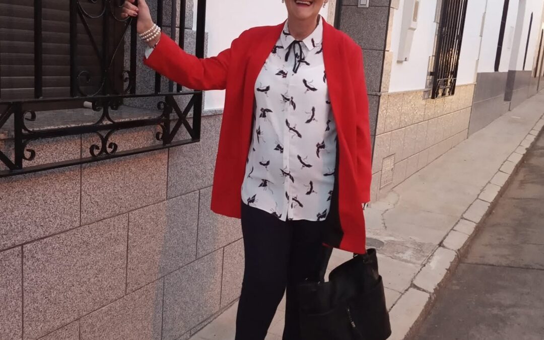 MARI PAREDES – LA VECINA MÁS DIVERTIDA Y RISUEÑA DE LA CALLE CALDERÓN –