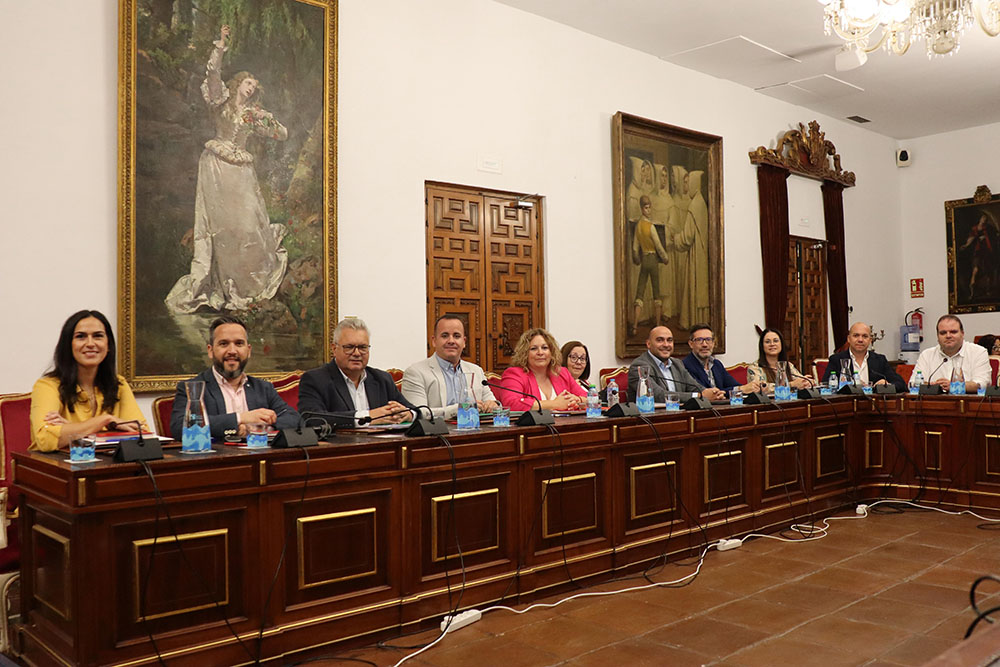MORALES CARGA CONTRA EL GOBIERNO DE FUENTES POR REPARTIR SUBVENCIONES DE MODO SECTARIO “EN FUNCIÓN DE QUE LE CAIGA BIEN O NO EL ALCALDE”