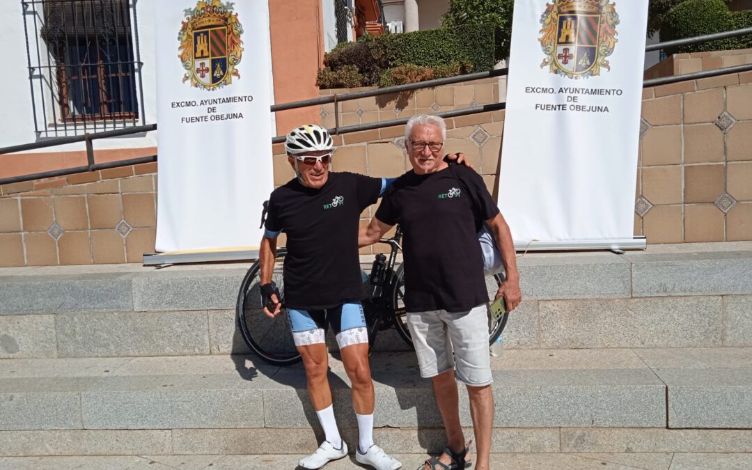 La alcaldesa de Fuente Obejuna Silvia Mellado recibe en el Ayuntamiento a Alejandro Cabezas que ha recorrido en bicicleta más de 1000 km con el RetoPí