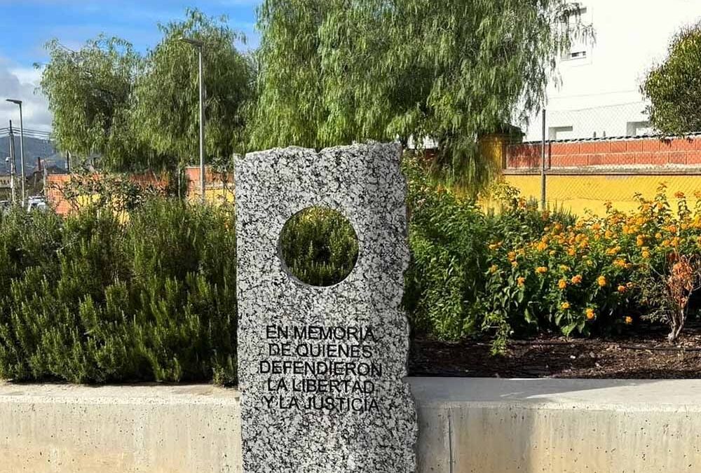 Izquierda Unida recuerda que la iniciativa del monolito republicano partió de su grupo hace diez años