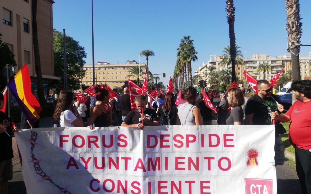 Denuncian el despido de dos trabajadoras en Forus, una de ellas delegada sindical