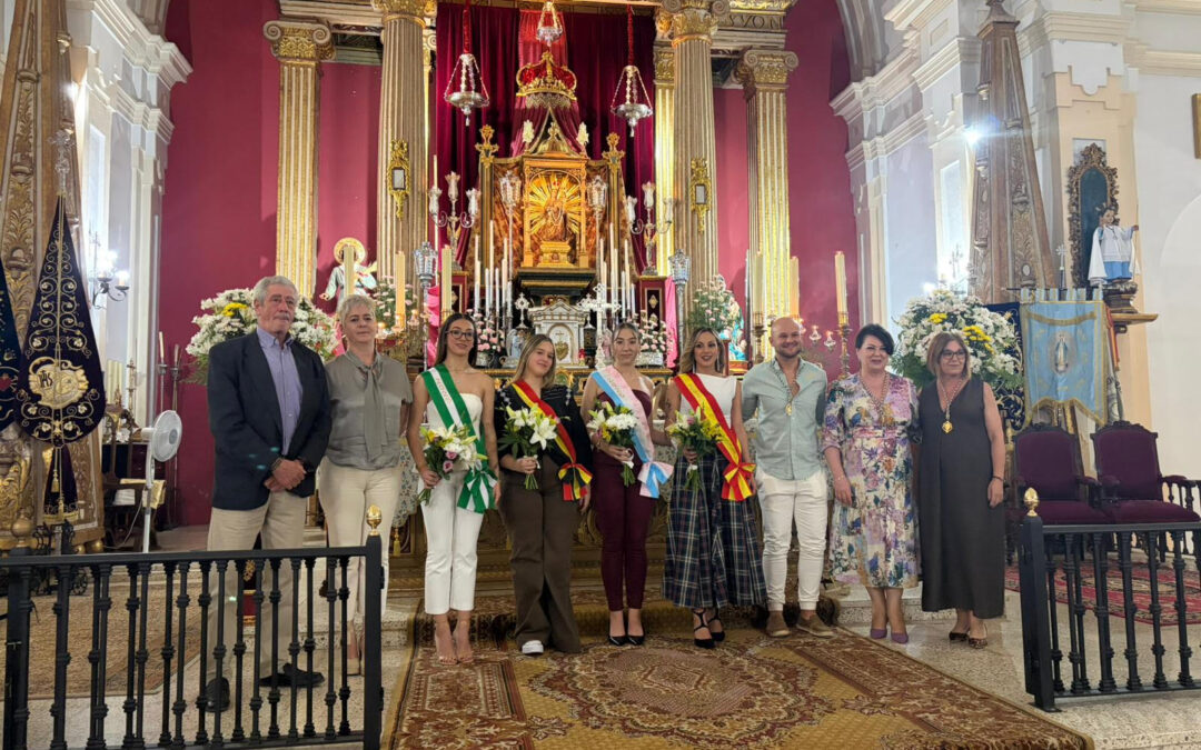Imposición de las bandas representativas a las Damas de Ntra. Sra. del Rosario, para su salida procesional el próximo 7 de Octubre