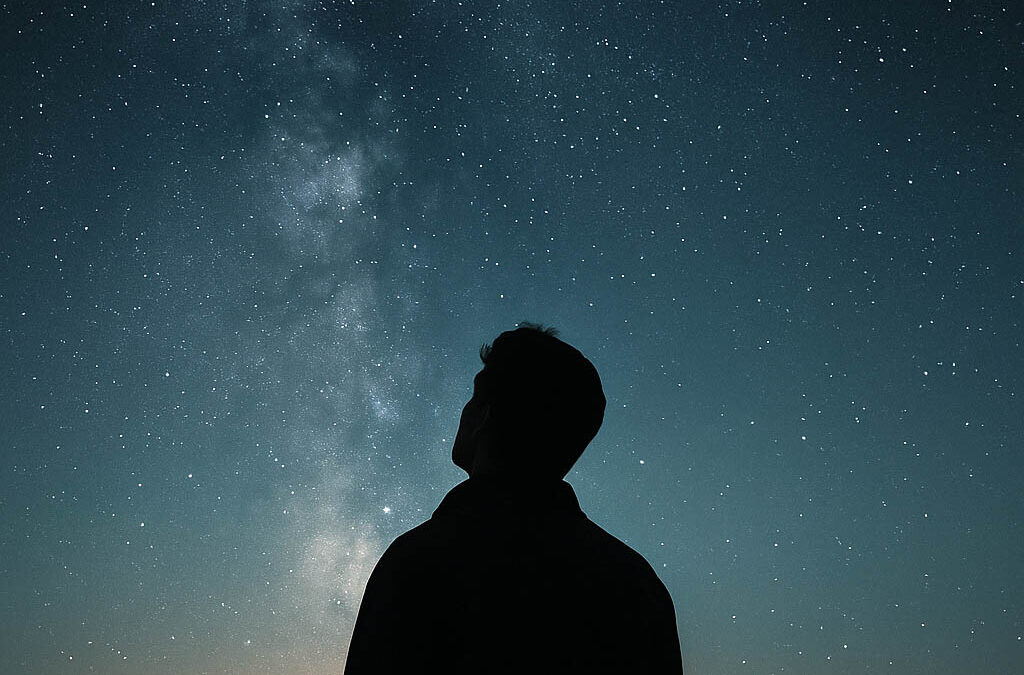 BAJO LA LUZ DE LA OSCURIDAD